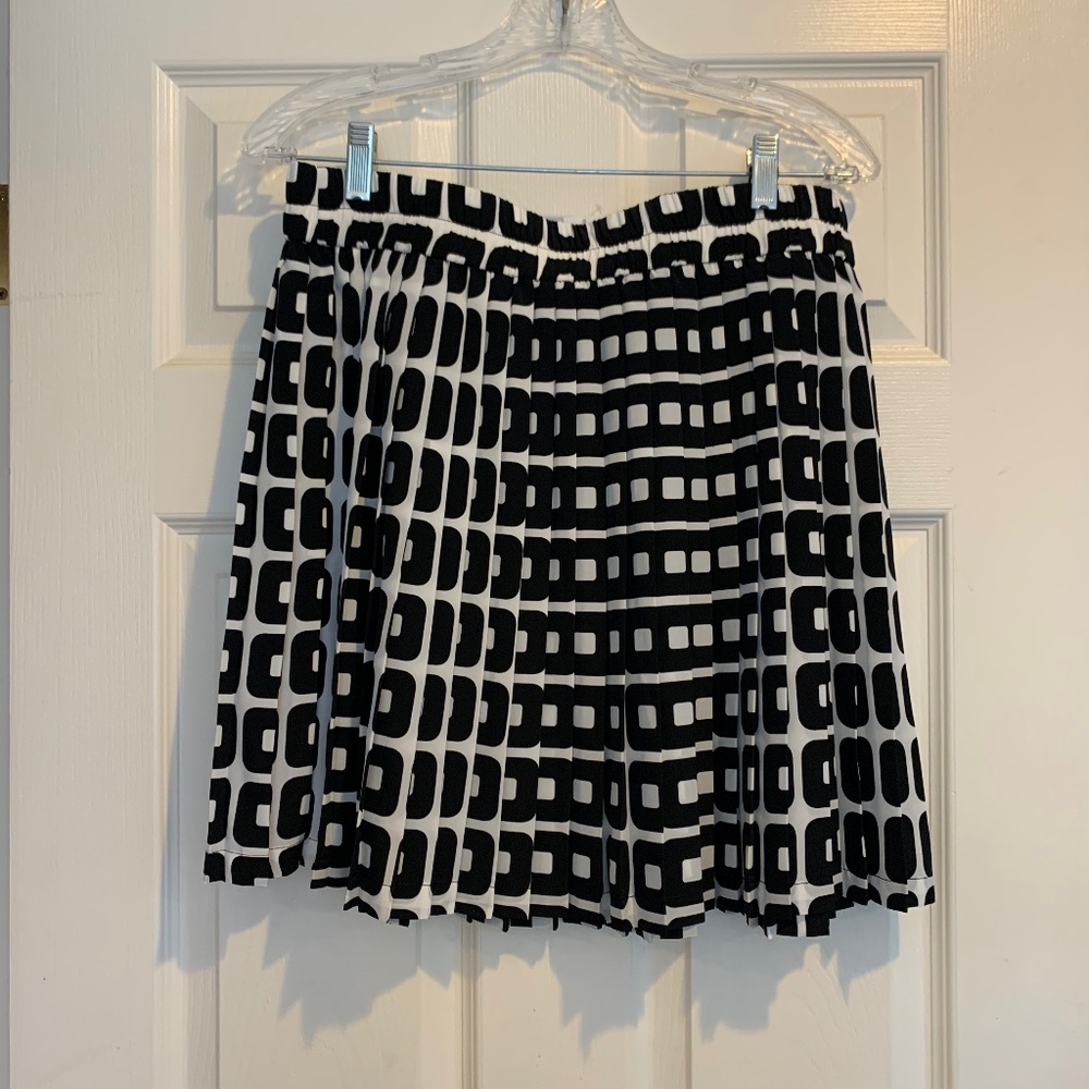 NWT Banana Republic 🎱✨🍸 Pleated retro black and white patterned skirt
